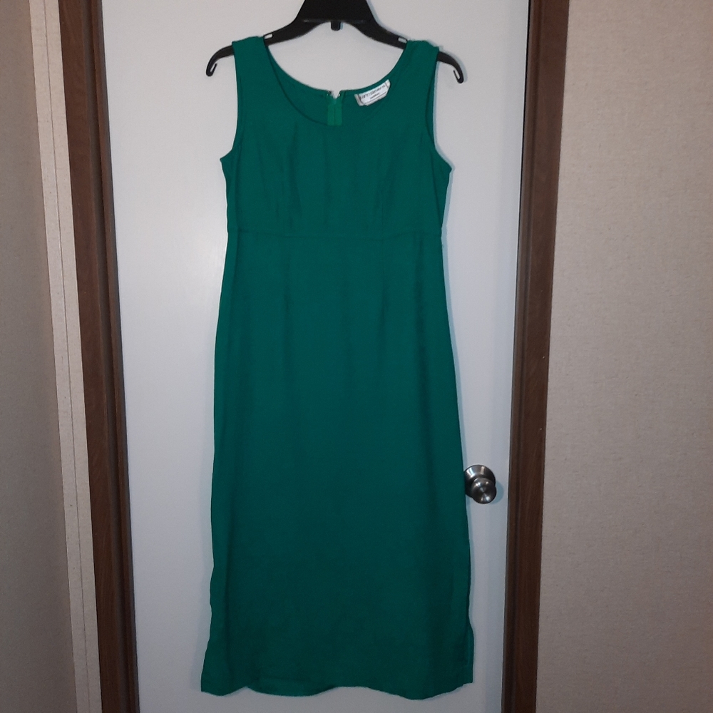 Ladies Karin Steven's Dress Pretty dark shade of green size 4